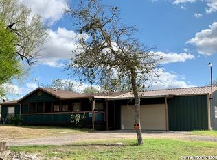 410 E Riddleville, Karnes City, TX 78118