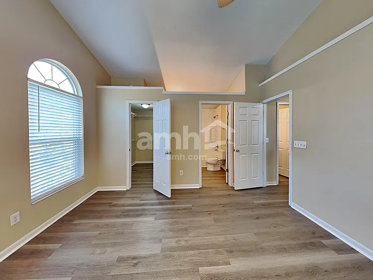 725 Kent Cir — Photo 9