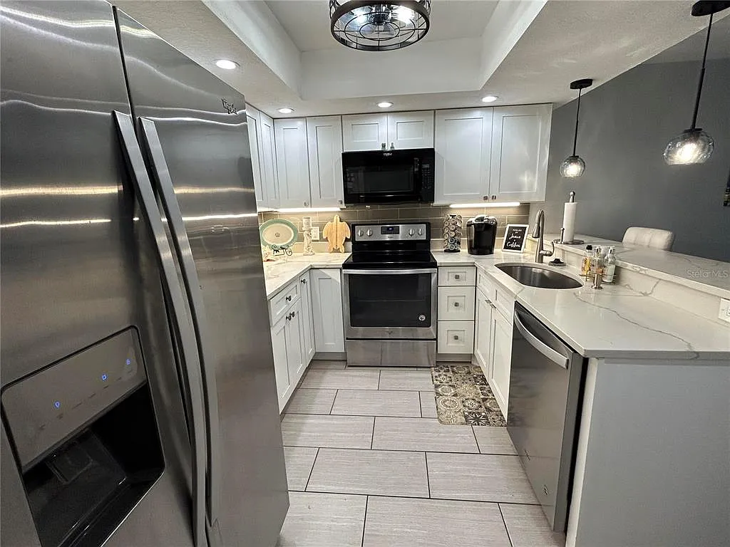 3 bed, 2.0 bath, 1224 sqft, $3,000 — Photo 3