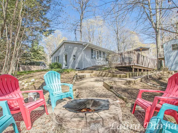 7118 Maple Ave, South Haven, MI 49090