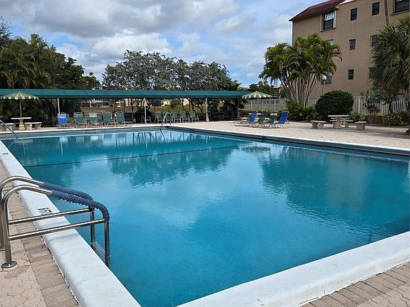 4th image of 370 NW 76th Avenue #204