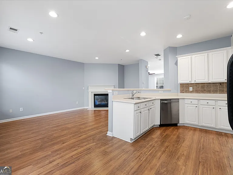 4674 Creekside Villas Way SE — Photo 10
