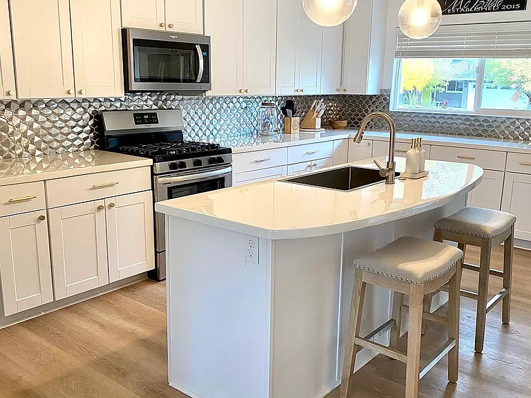 6325 SW Queen Ln — Photo 1