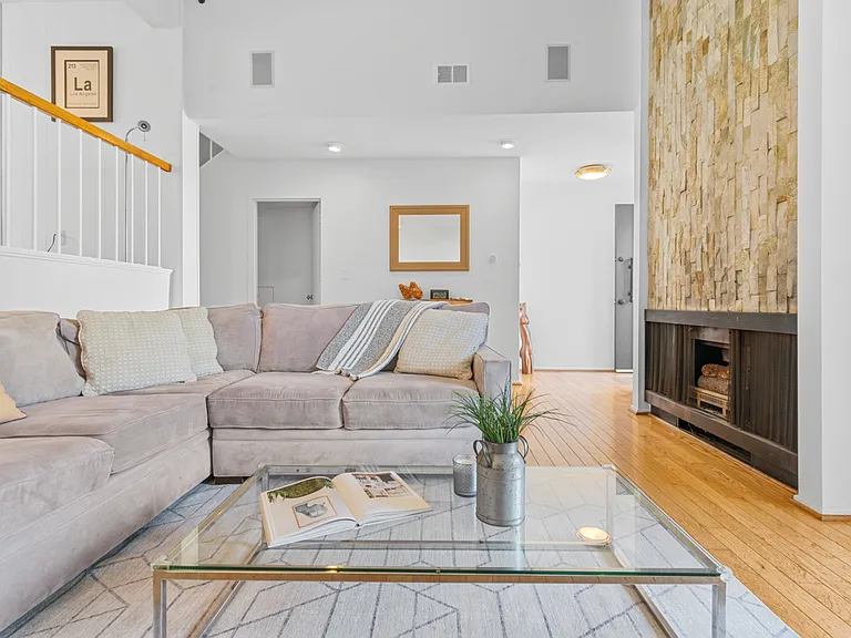 4725 S La Villa Marina #B — Photo 5
