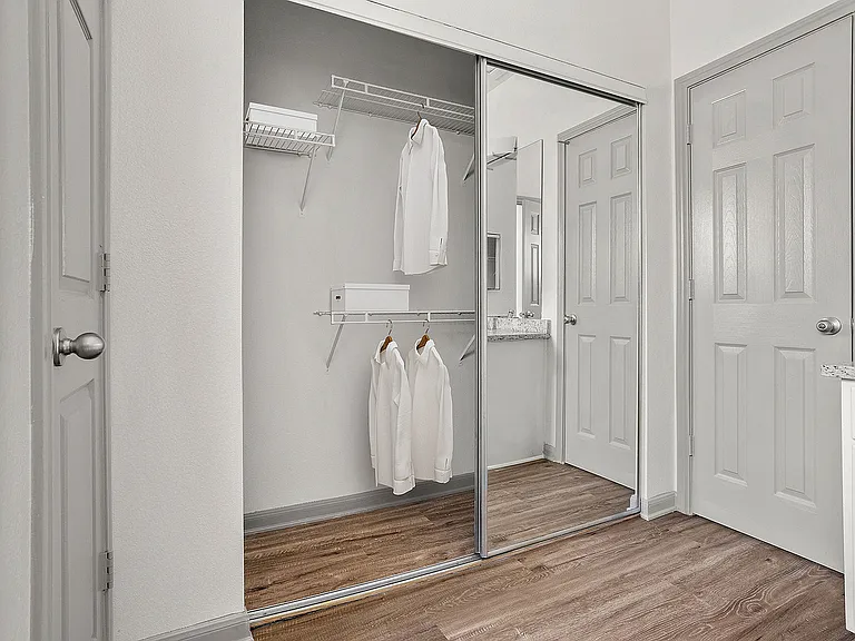C242510_AstonCincoRanch_1B1BPartialROI_Closet_02