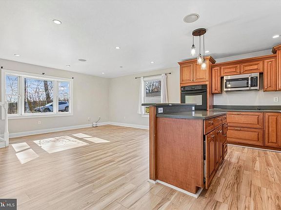 4th image of 4358 Spruce Ave