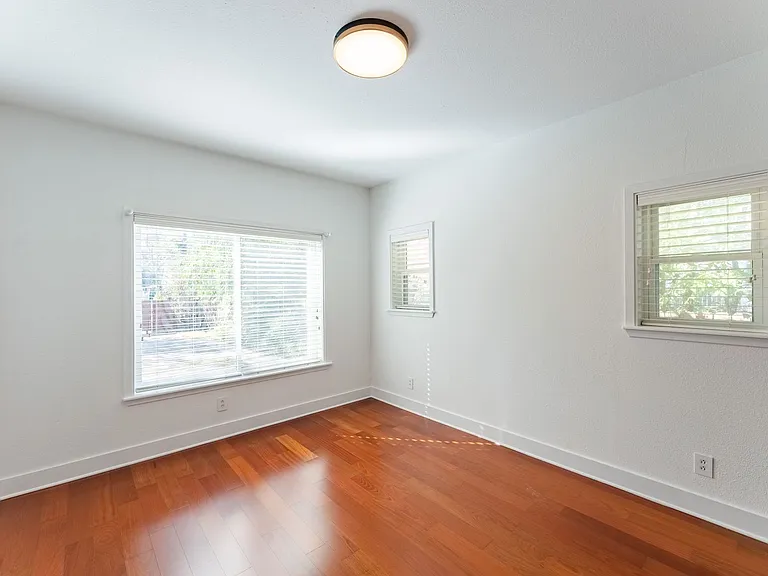 1209 E 3rd St — Photo 12