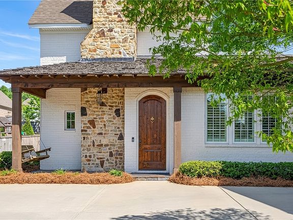 3rd image of 1663 Marie Loop