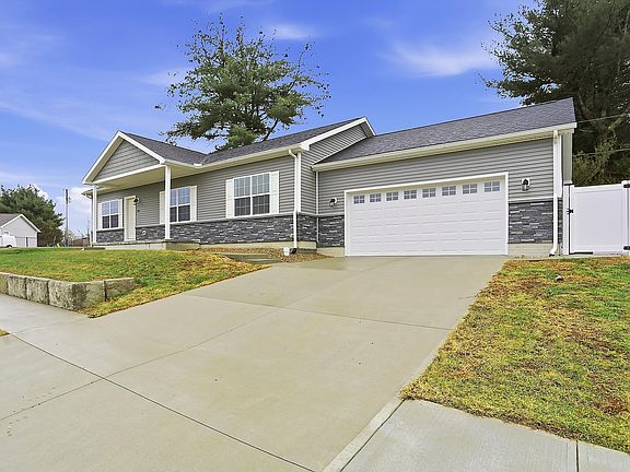 3rd image of 10 Doe Creek Cir