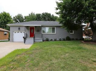 1101 Roxbury Dr, Saint Louis, MO 63125