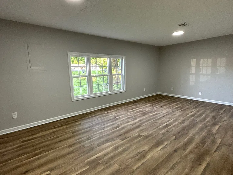 319 Anderson Ave — Photo 10