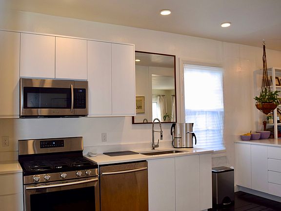 3rd image of 13 Pratt St #2