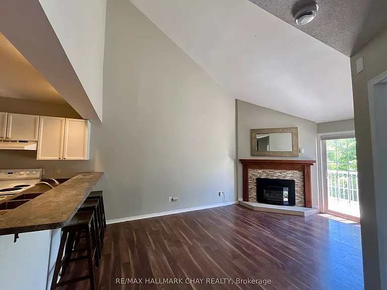 162 Settlers Way #16 — Photo 6