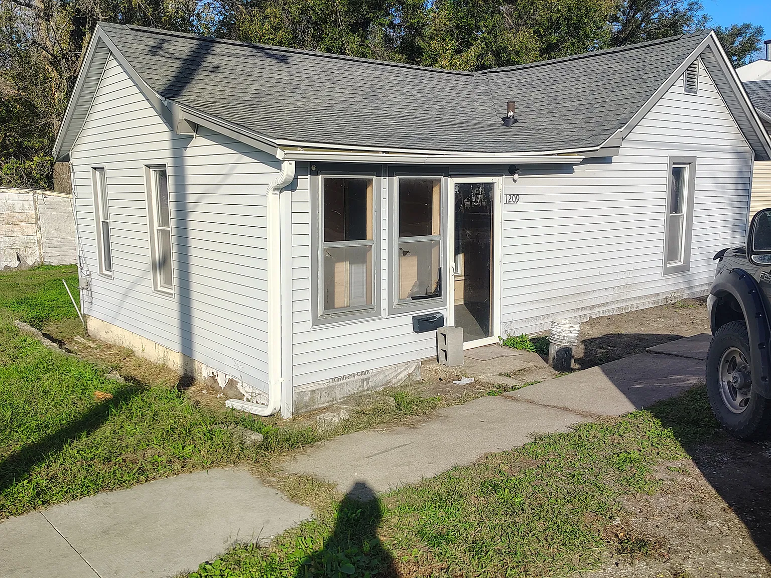 1209 W 2nd St — Photo 2