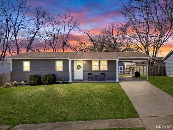 5 Cedar Ct, Saint Charles, MO 63301