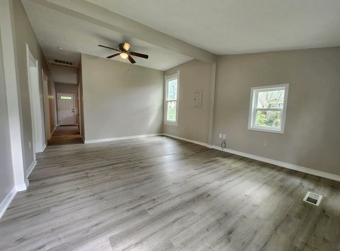 3 bed, 812 sqft, $1,200 — Photo 1