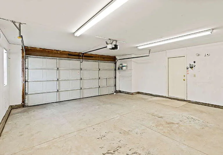 5740 Laguna Park Dr #B — Photo 19