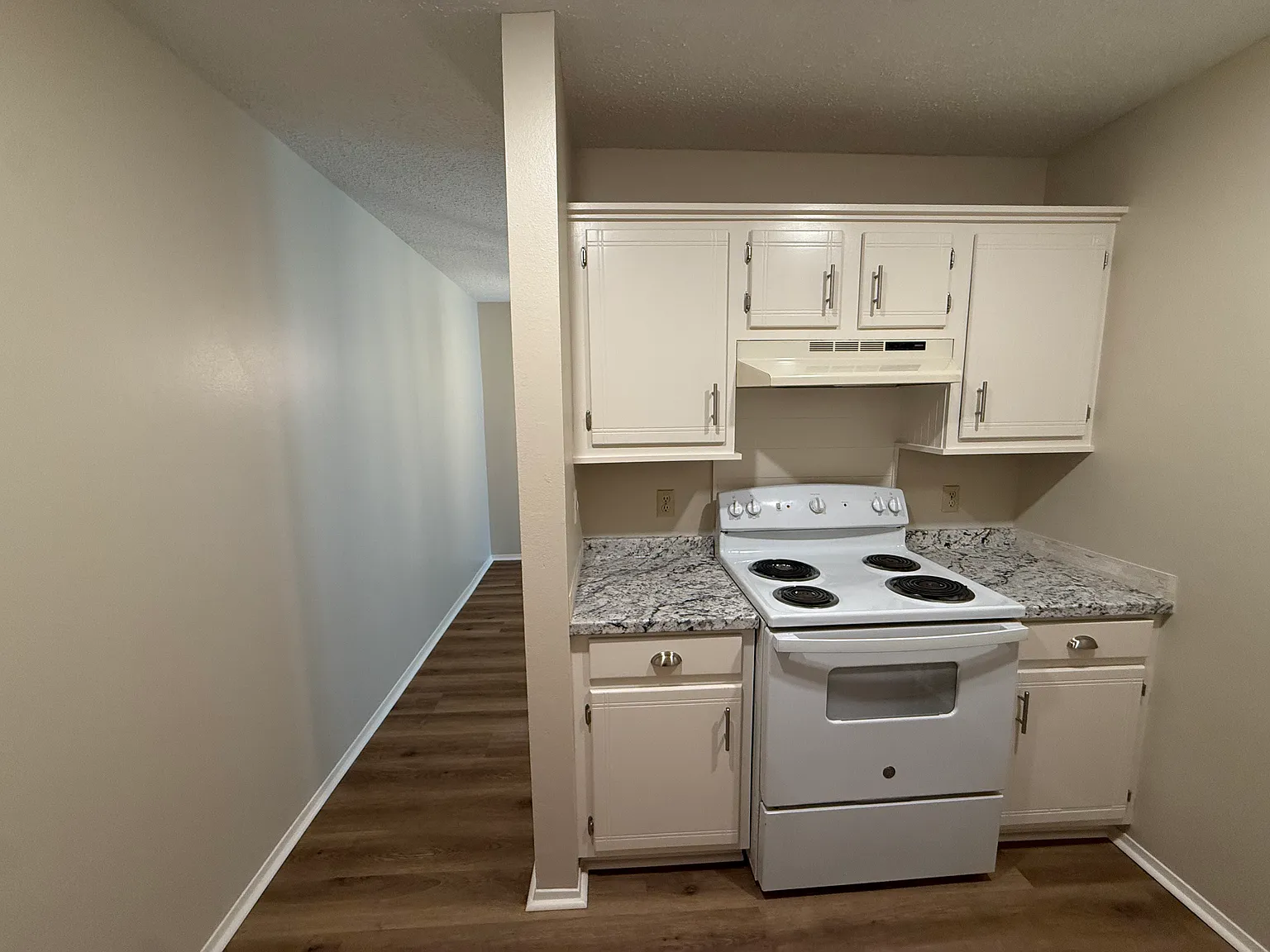 2 bed, 900 sqft, $875 — Photo 2