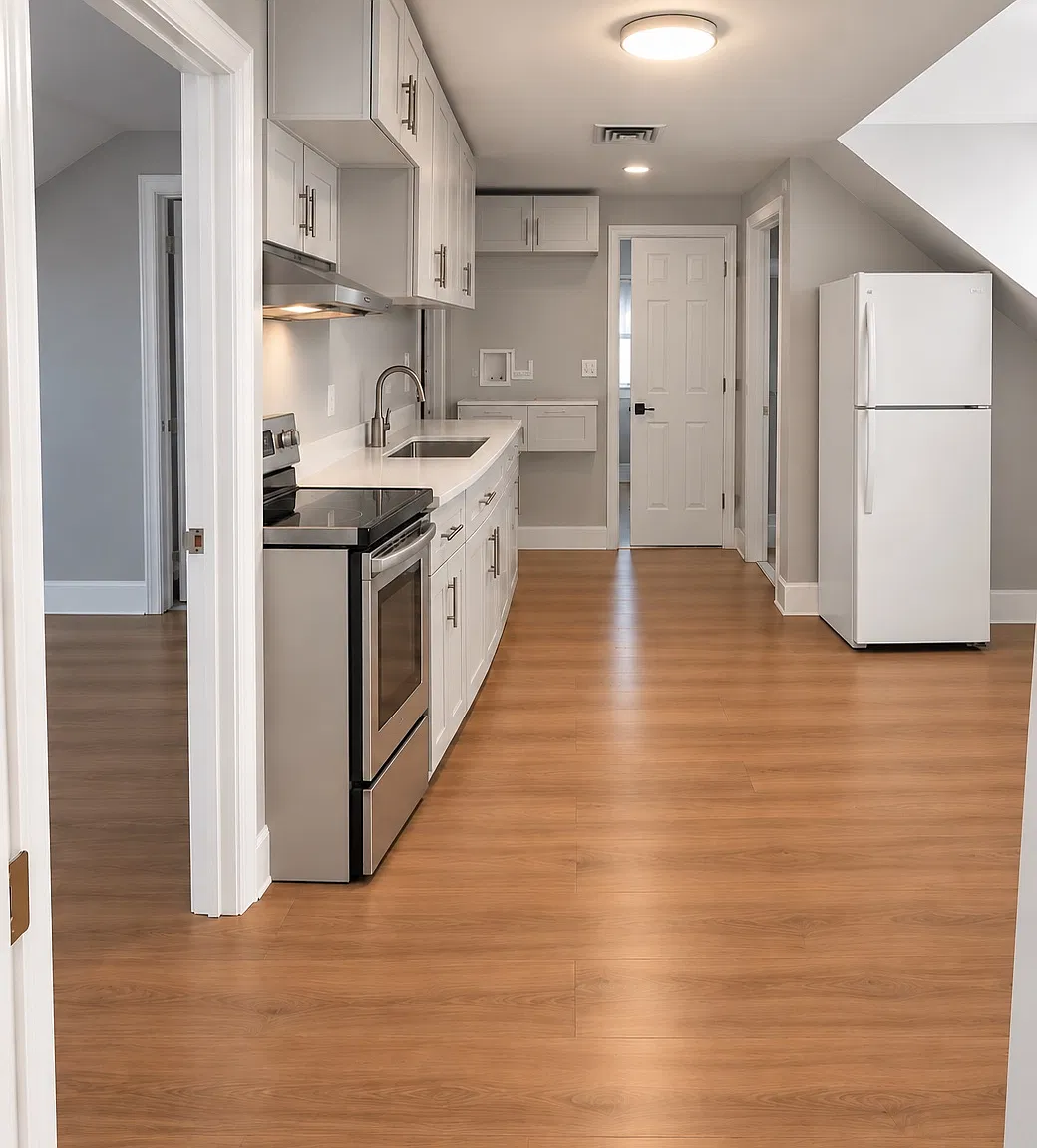 3 bed, 1000 sqft, $1,700 — Photo 2