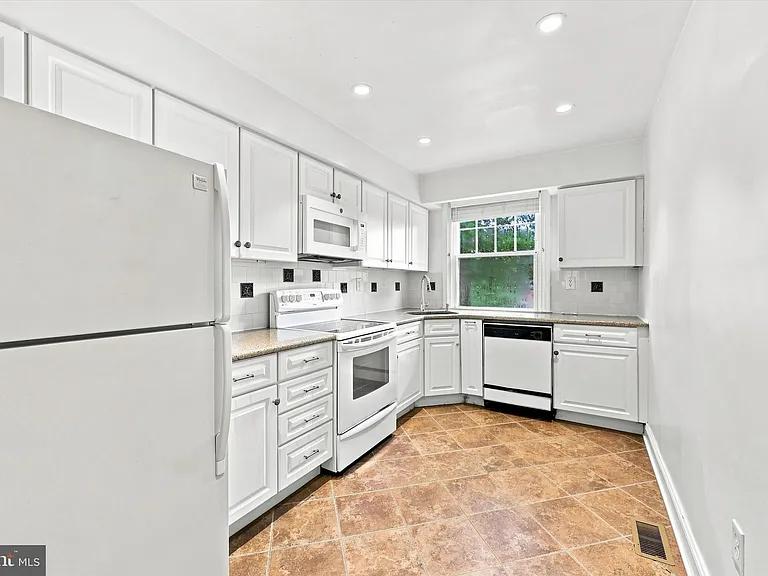 500 E Lancaster Ave #127A — Photo 6