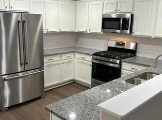 945 Oak Dr, Crown Point, IN 46307