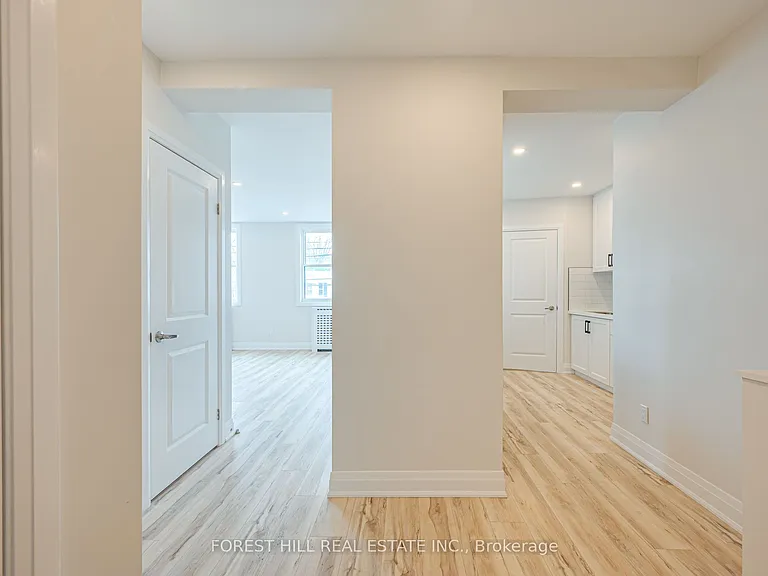 7725 Yonge St #2 — Photo 4