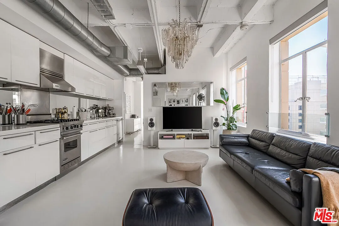1 bed, 2.0 bath, 870 sqft, $3,495 — Photo 2