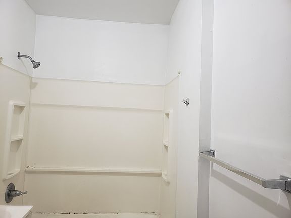 3rd image of 196 Putnam St Floor 2