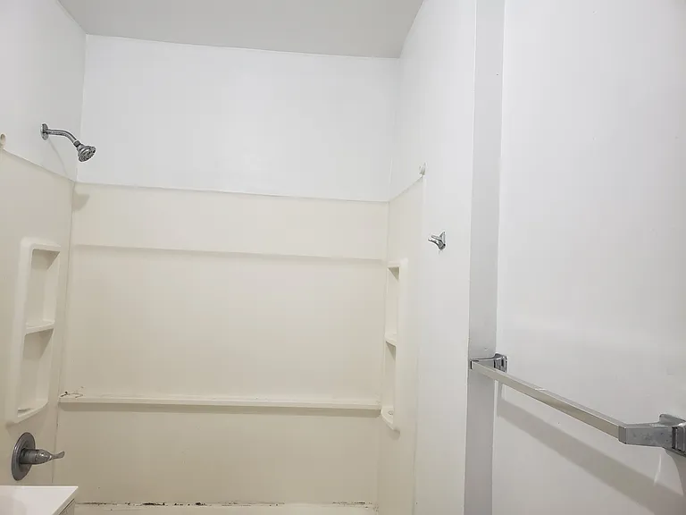 196 Putnam St #2 — Photo 3
