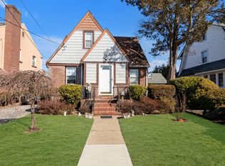 123 E Saint Marks Pl, Valley Stream, NY 11580