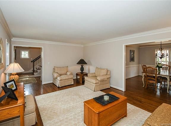 5th image of 2232 Streatley Ln