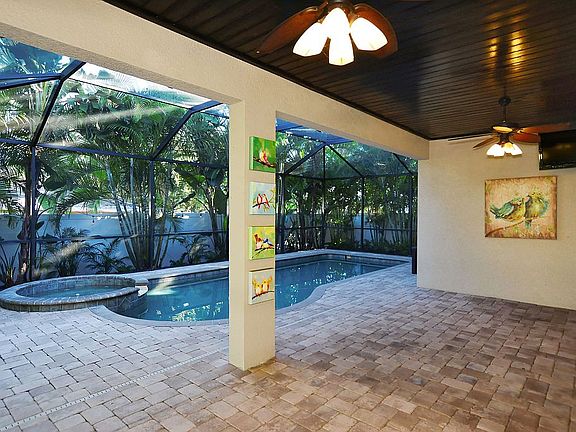 Double size screened porch!