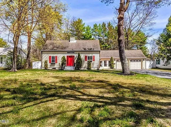 219 Aviation Rd, Queensbury, NY 12804