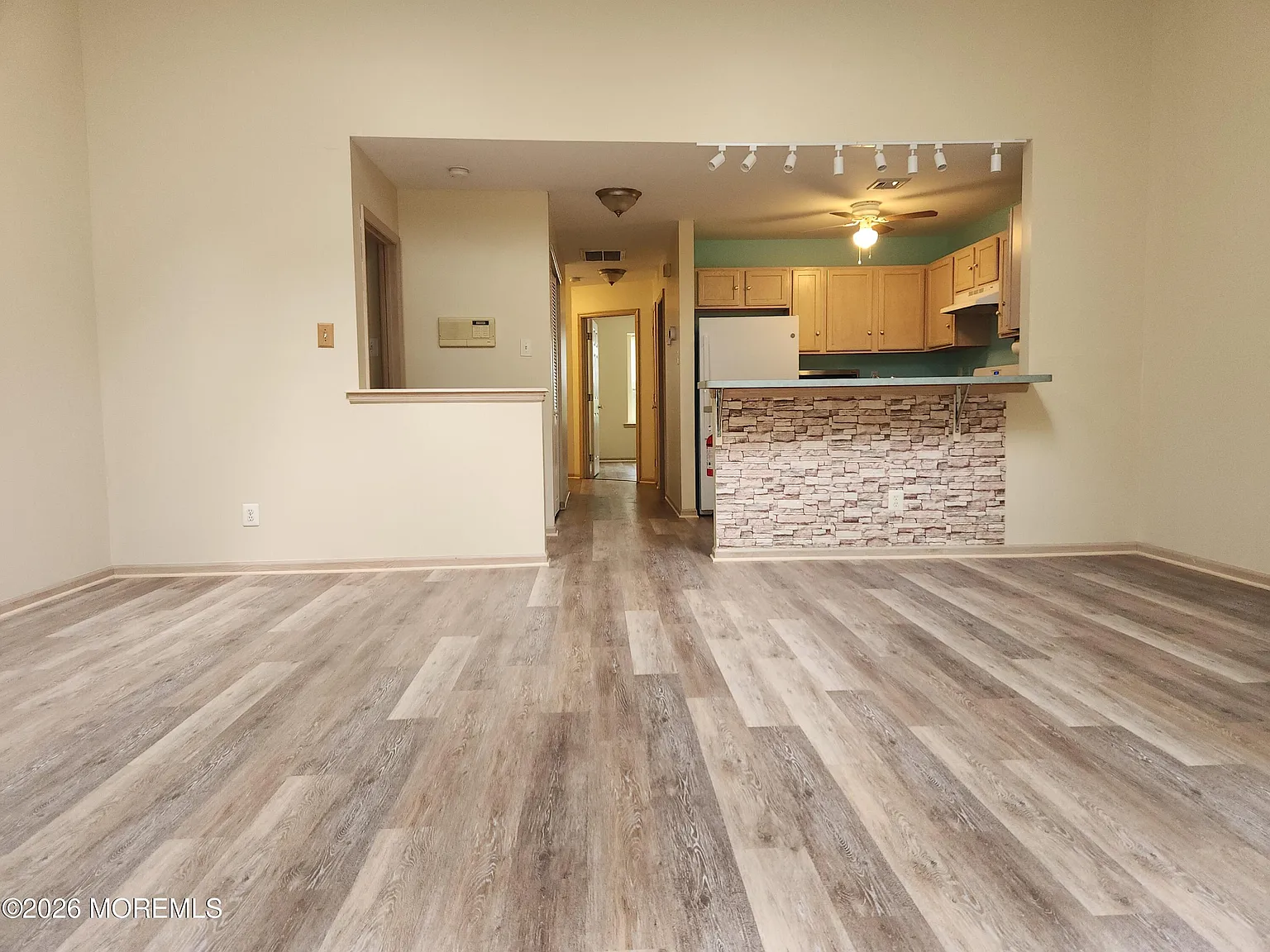 2 bed, 1114 sqft, $2,100 — Photo 4