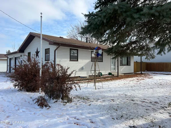 300 Lincoln Ave S, Finley, ND 58230
