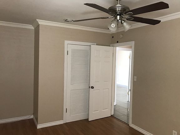4th image of 7252 Louise Ave