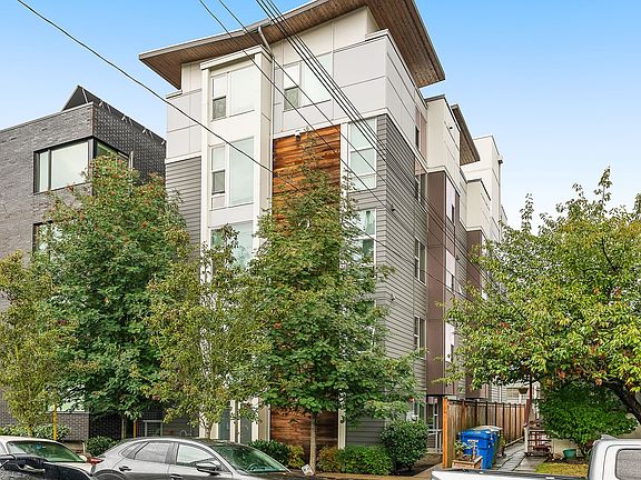2nd image of 2371 Franklin Ave E APT 403
