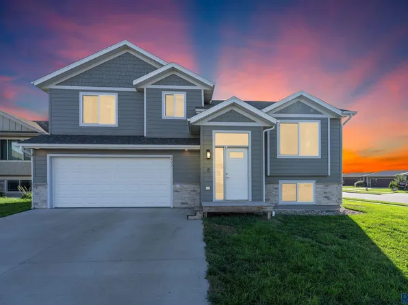 202 Creekside Ave, Harrisburg, SD 57032