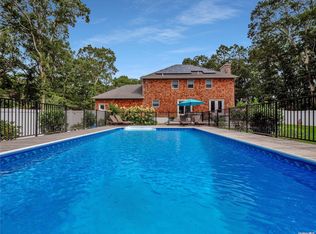 1 Eastridge Ct, Westhampton, NY 11977