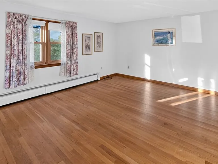23 Thompson St — Photo 13