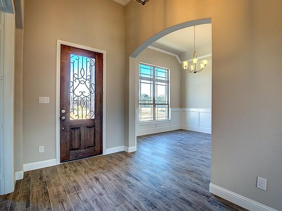 3rd image of 1033 Scattered Oaks Trl
