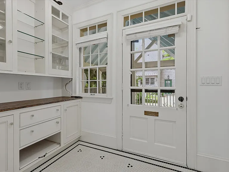 2318 Mimosa Pl — Photo 9