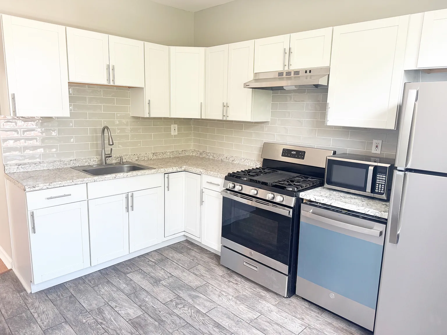 376 Union St, 2nd Fl — Photo 1