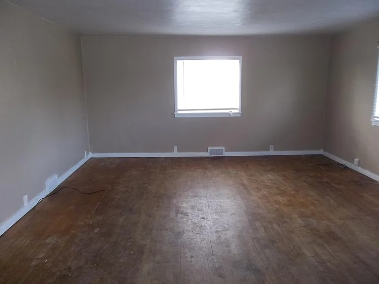 1100 E Broomfield St — Photo 3