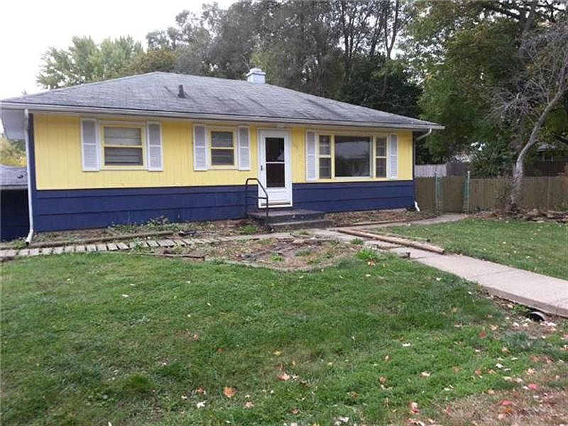 1st image of 142 Carleton Dr N