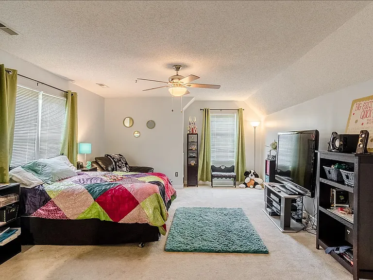 4619 James Crossing Dr — Photo 5