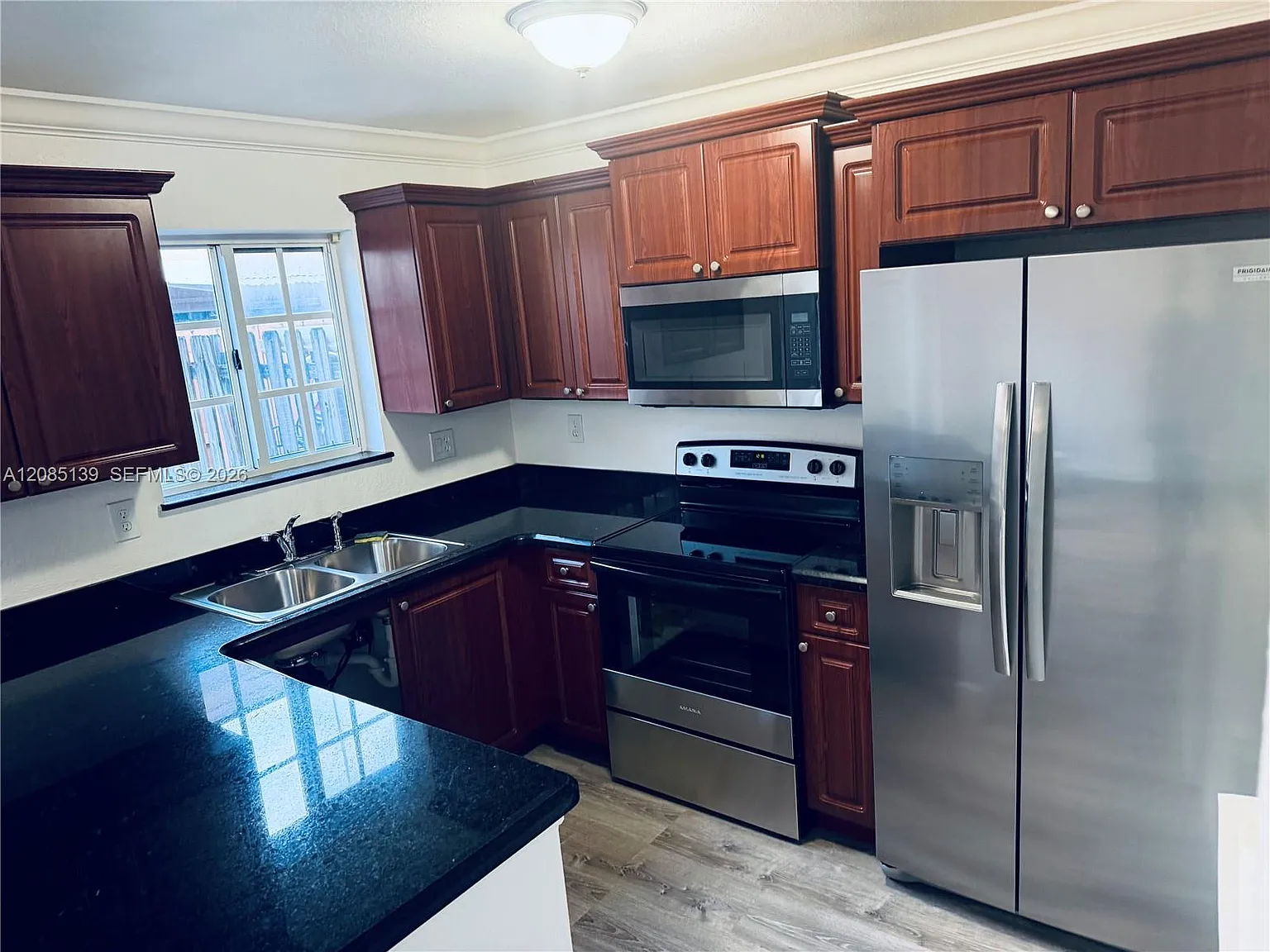 Empyrean Townhomes Condo — Photo 2