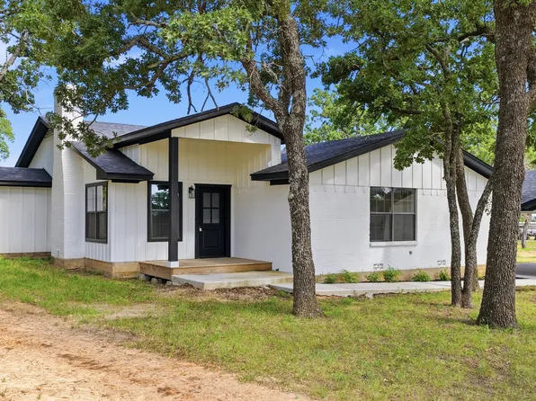 109 Aslan Rd, Poolville, TX 76487