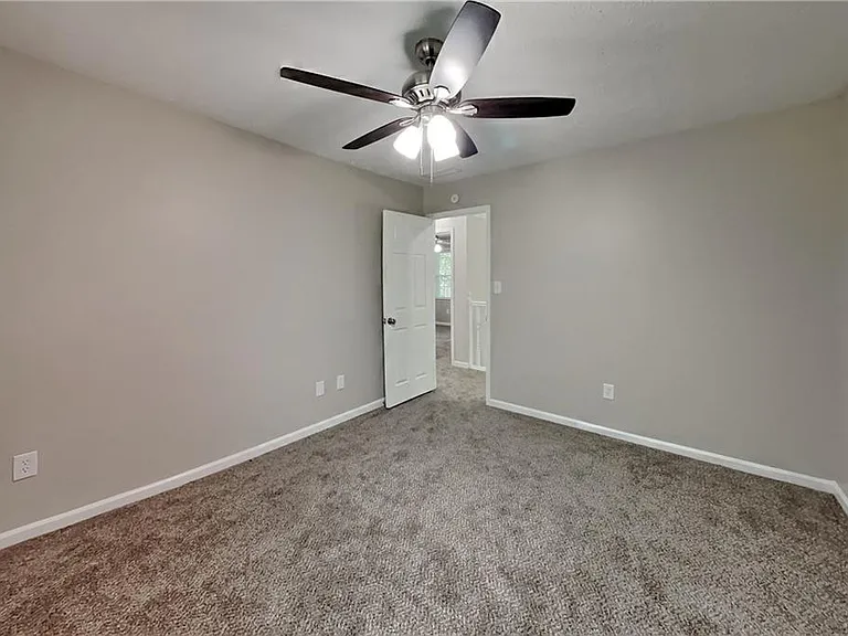385 Deerwood Dr — Photo 11