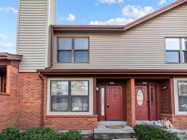 935 Quail Meadows Ct #B, Chesterfield, MO 63017